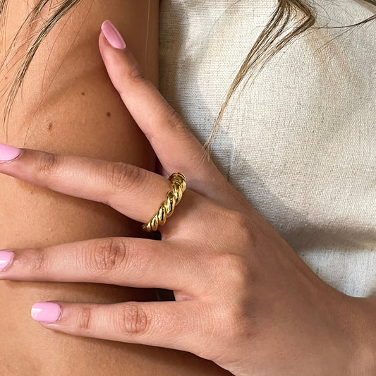 Twisted Ring
