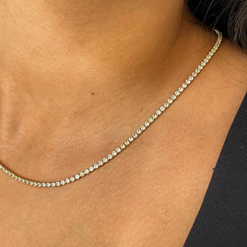 Thin Diamonds Necklace In Gold