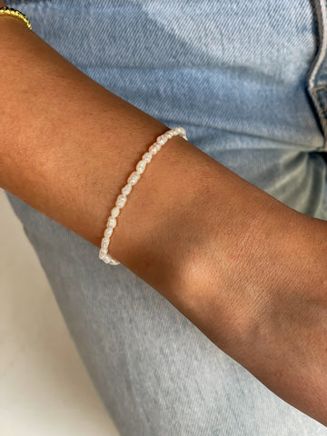 Thin Pearls Bracelet