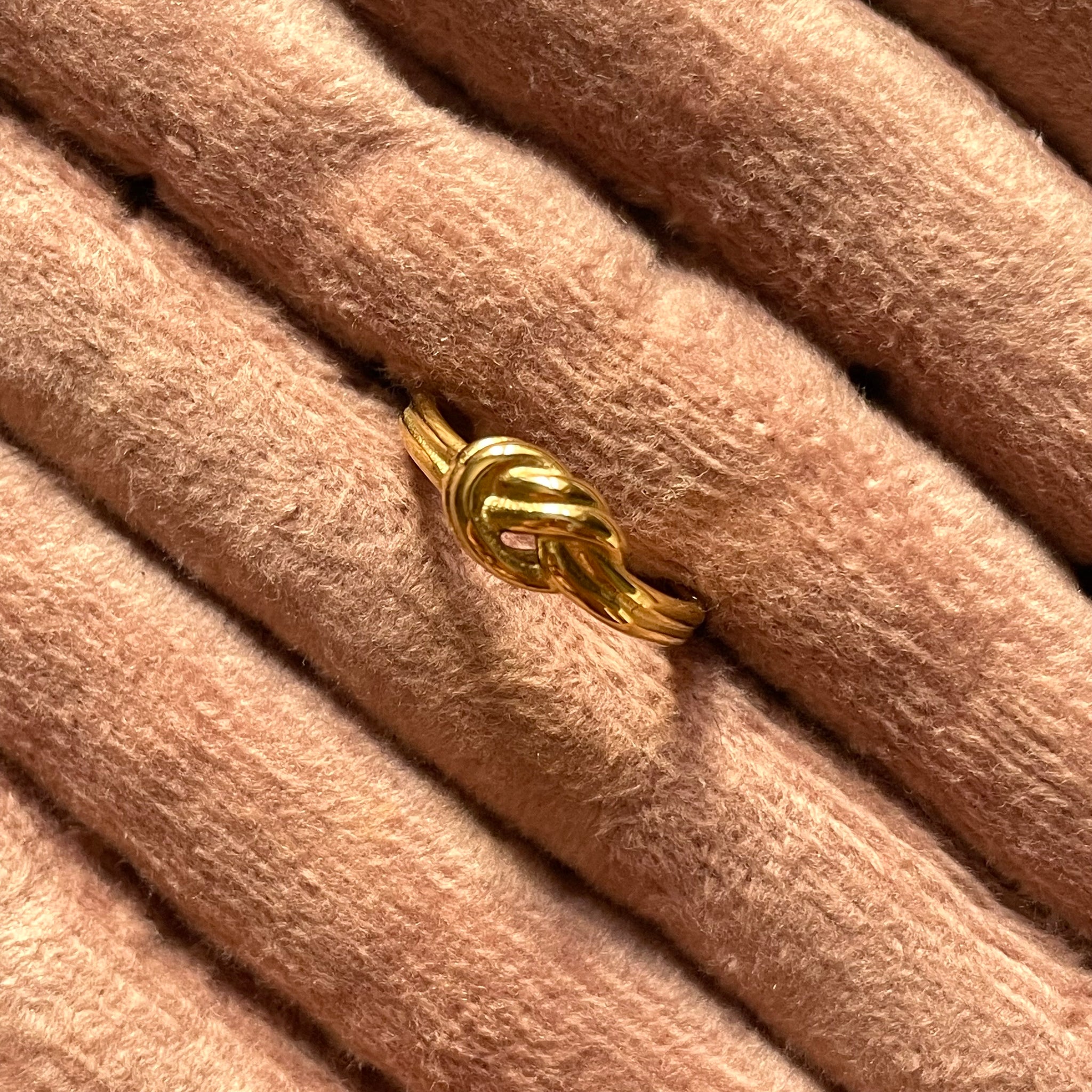 Knot Ring