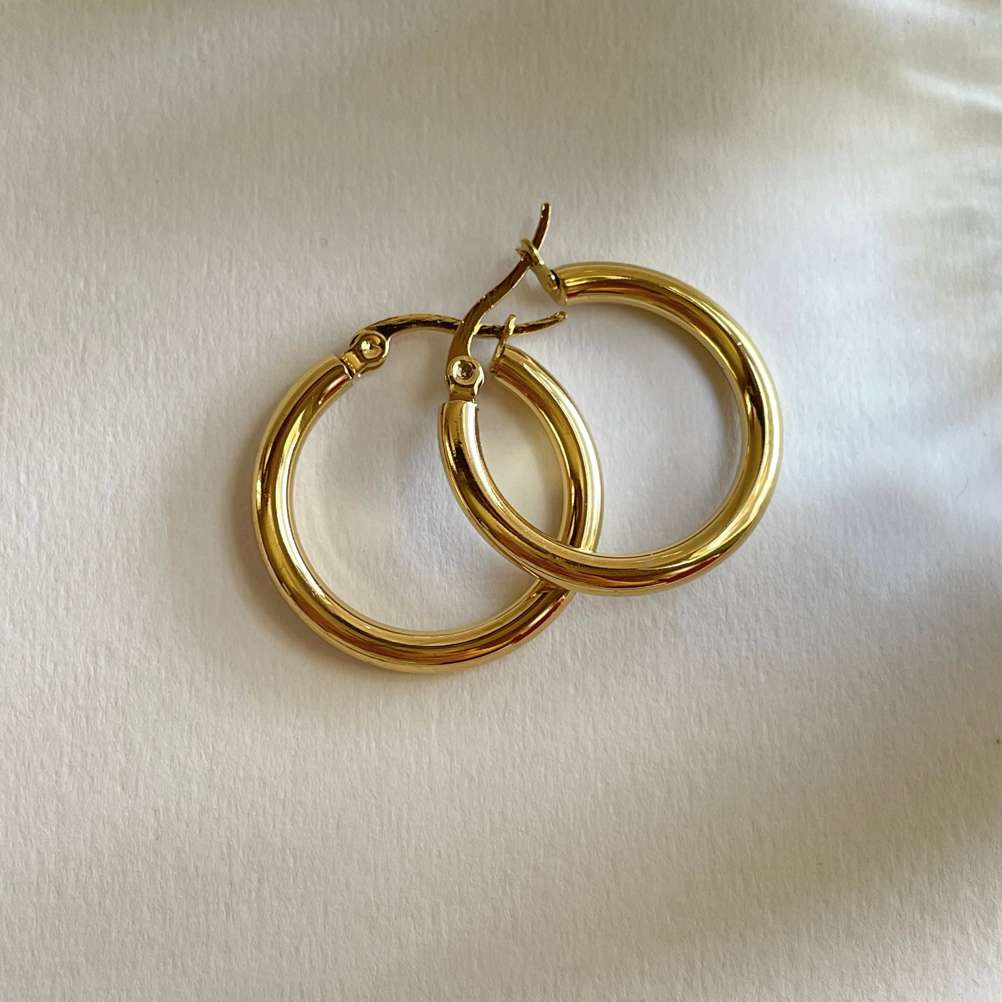 Bella hoops